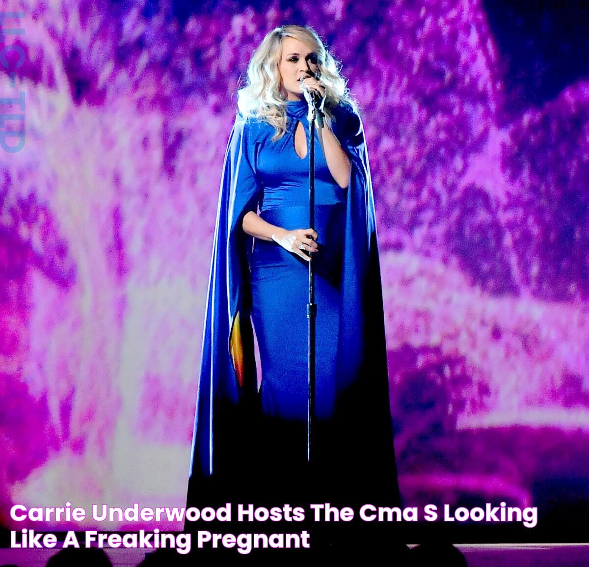 Carrie Underwood Hosts The CMA's Looking Like A Freaking Pregnant