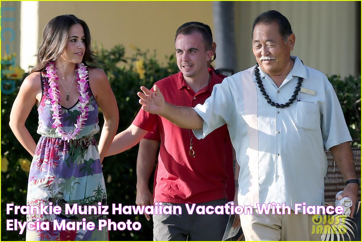 Frankie Muniz Hawaiian Vacation with Fiance Elycia Marie! Photo