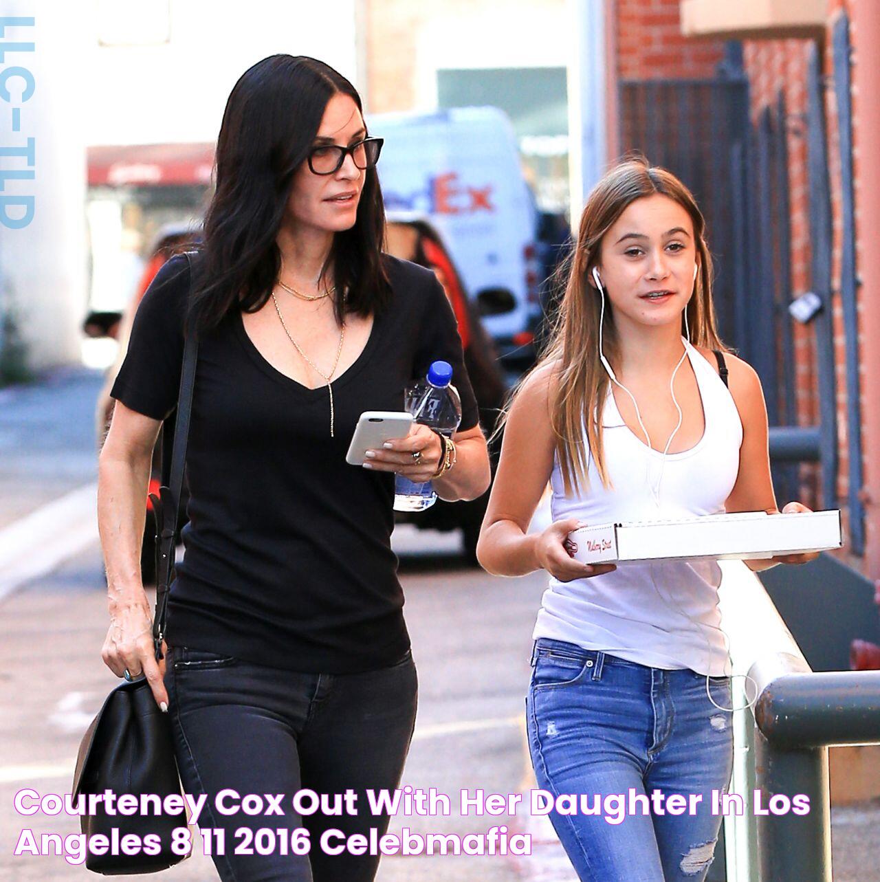 Courteney Cox Out With Her Daughter in Los Angeles 8/11/2016 • CelebMafia