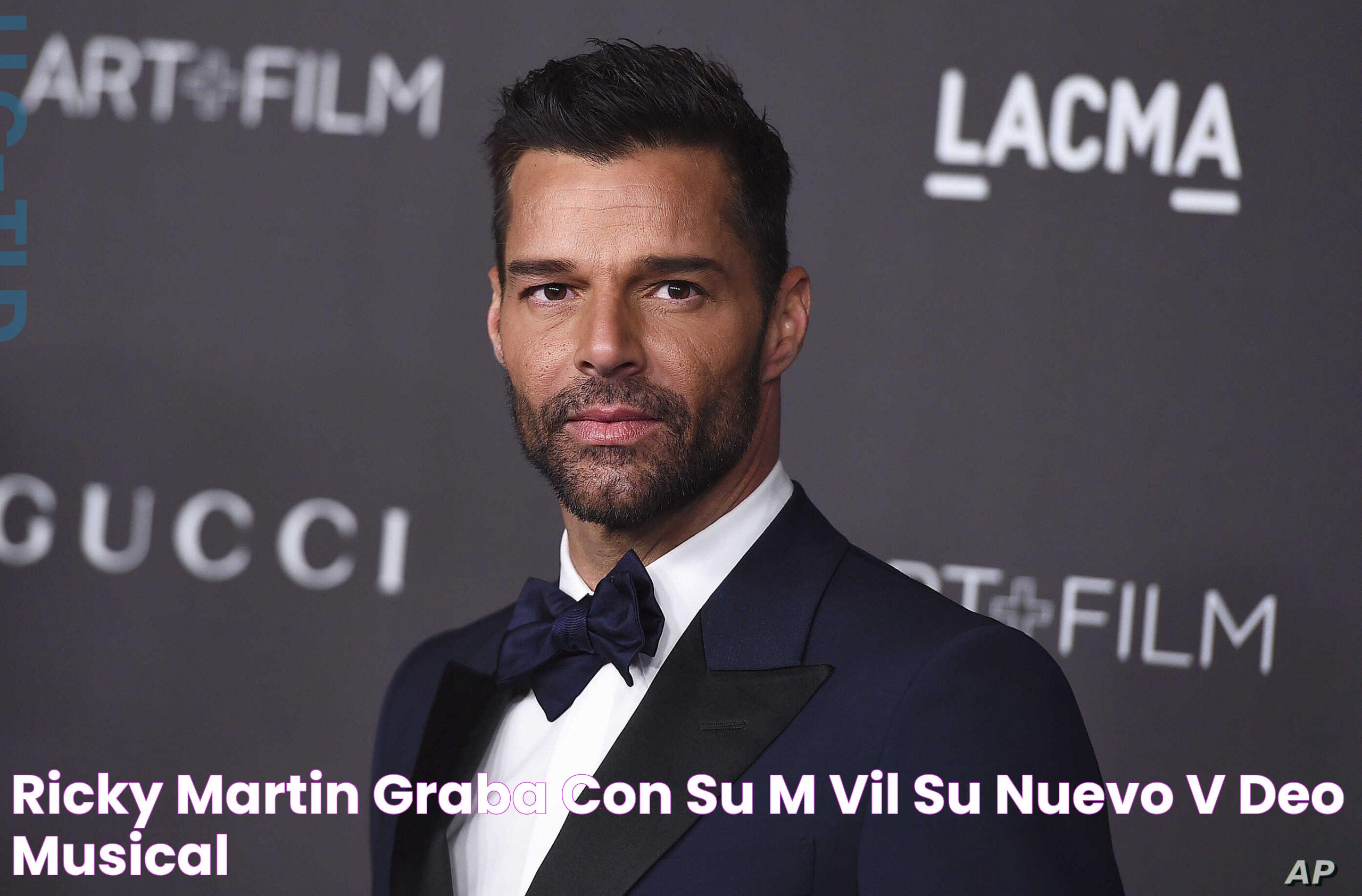 Ricky Martin graba con su móvil su nuevo vídeo musical