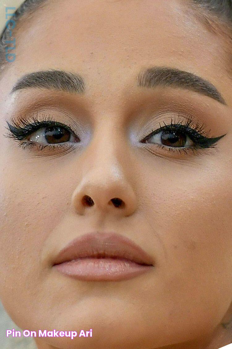 Ariana Grande Crosses Her Eyes: Hilarious Moments Caught On Camera