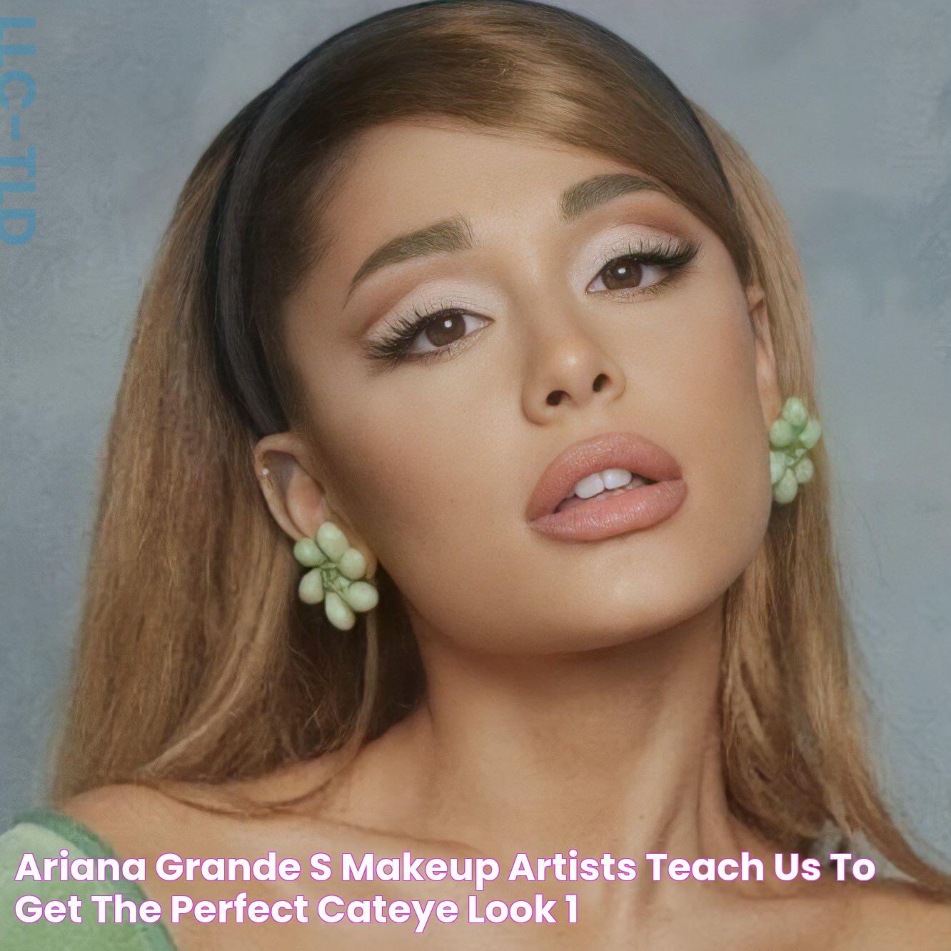 Ariana Grande's Stunning Eyes: A Close-Up Look