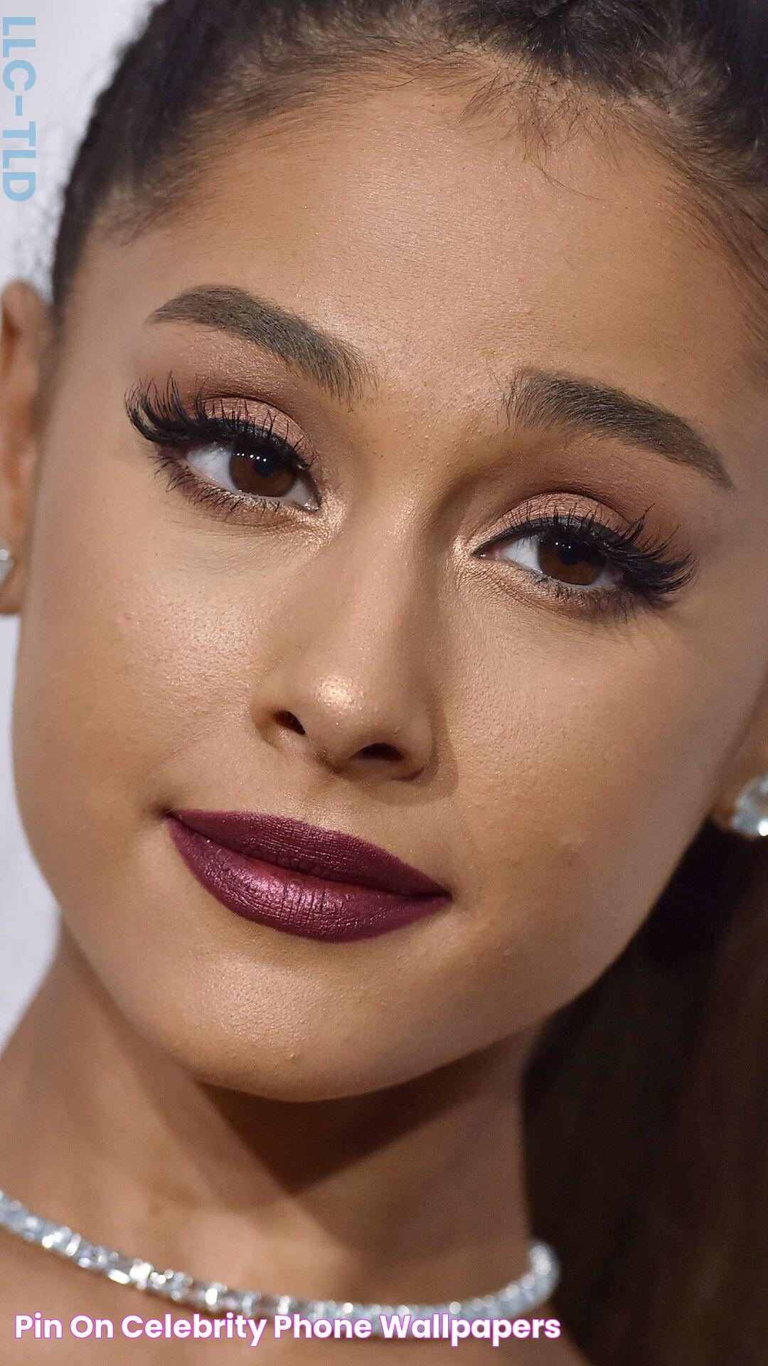 Ariana Grande's Cross-Eyed Expression: Unraveling The Intriguing Story