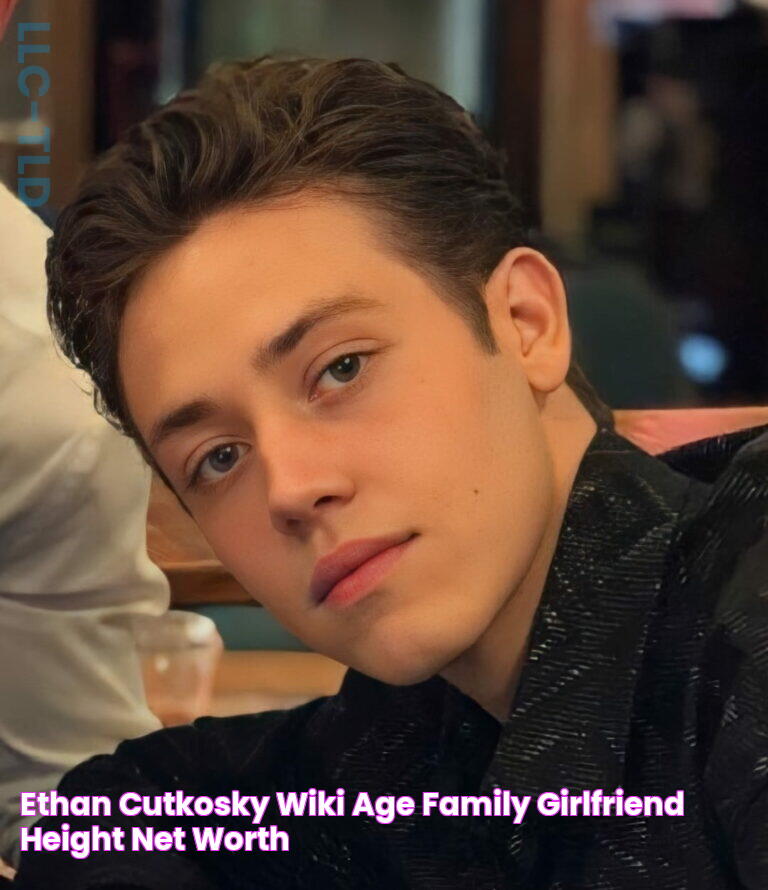 Ethan Cutkosky Wiki, Age, Family, Girlfriend, Height, Net Worth